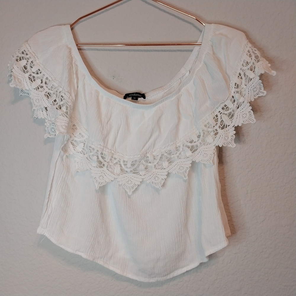 Ambiance White Women size M Crop Blouse.